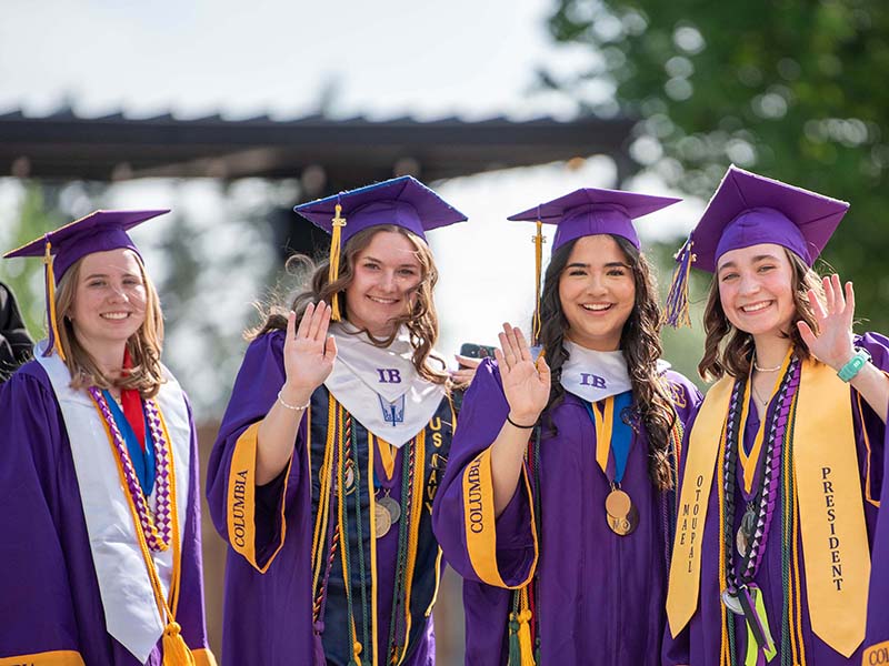 Congratulations, graduates!  |  ¡Felicidades, graduados!  |  Поздравляем выпускников!  |  Ach congratulations me pwapwa fániten néúch kewe chóón sukkun ra sochúngio!